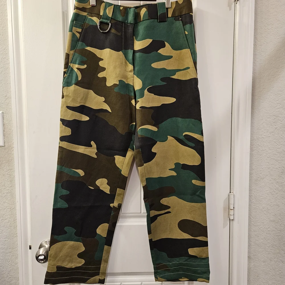 Burberry London Camo High Rise Straight Leg Cropped Pants D-Ring US 6